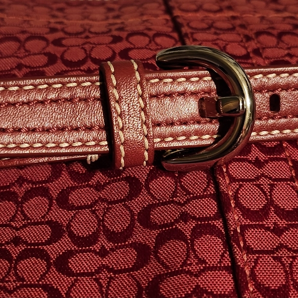 Coach Soho Rare Cherry Red Signature Canvas Leather Trim Swingpack Crossbody Bag - Picture 8 of 9